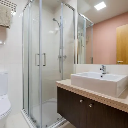 Nomad Escape Spacious With Pool & Gym * פונשל