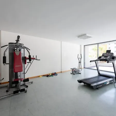 Nomad Escape Spacious With Pool & Gym פונשל