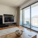 Appartamento Nomad Escape Spacious With Pool & Gym