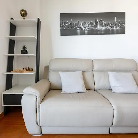 Nomad Escape Spacious With Pool & Gym 아파트