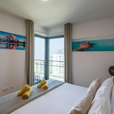 Nomad Escape Spacious With Pool & Gym 아파트