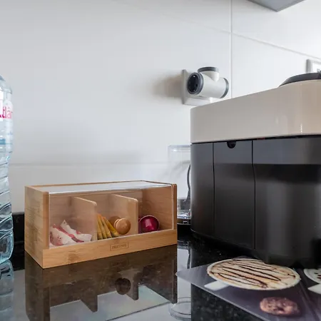 아파트 Nomad Escape Spacious With Pool & Gym 푼샬