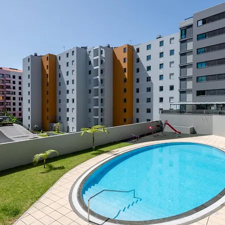 Nomad Escape Spacious With Pool & Gym 아파트 푼샬