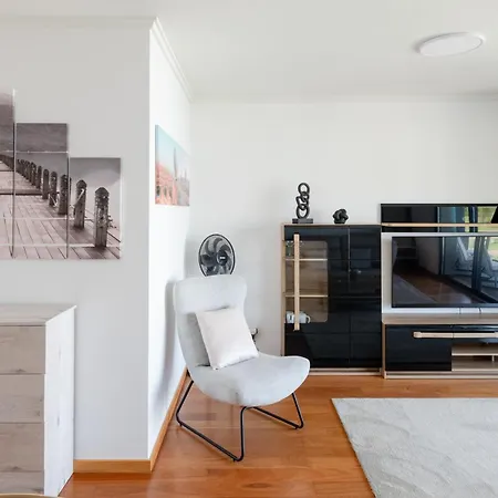 Апартаменты Nomad Escape Spacious With Pool & Gym Фуншал