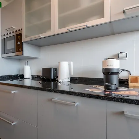 Nomad Escape Spacious With Pool & Gym Апартаменты *