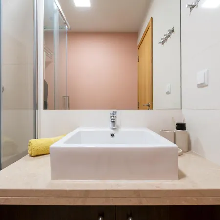 Nomad Escape Spacious With Pool & Gym Appartement