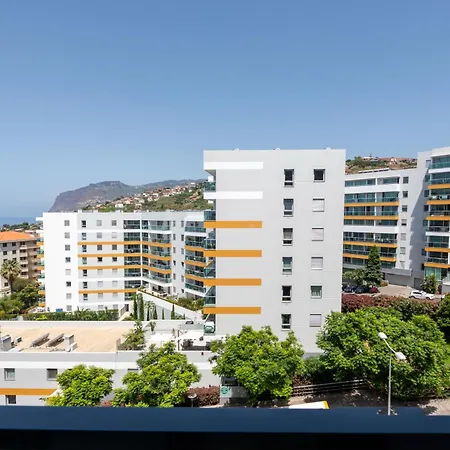 Nomad Escape Spacious With Pool & Gym Апартаменты