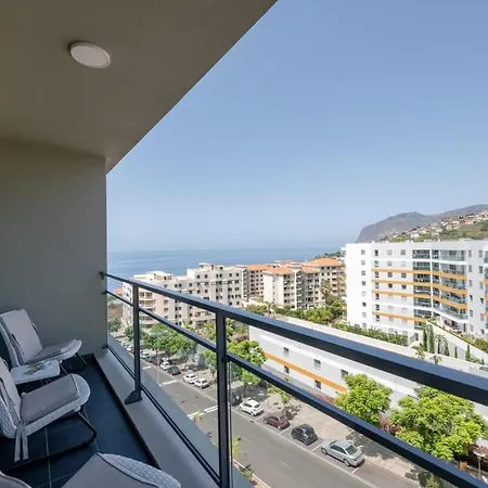 Nomad Escape Spacious With Pool & Gym * Funchal (Madeira)