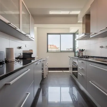 Apartment Nomad Escape Spacious With Pool & Gym