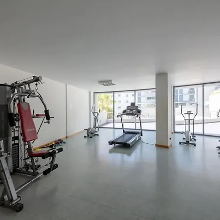 Nomad Escape Spacious With Pool & Gym Apartment *