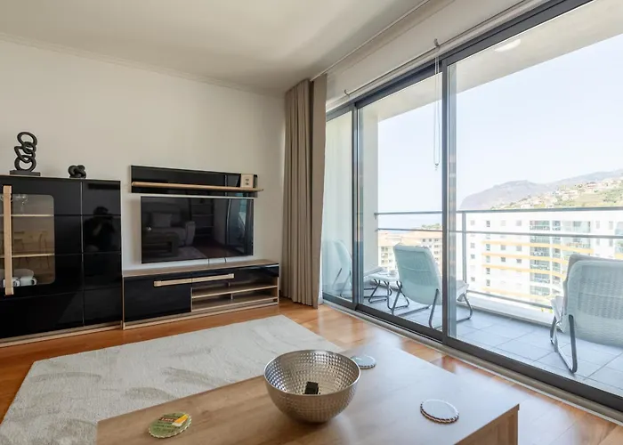 Nomad Escape Spacious With Pool & Gym