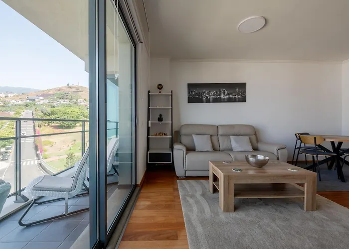 Nomad Escape Spacious With Pool & Gym Funchal (Madeira)