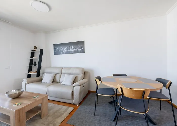 Nomad Escape Spacious With Pool & Gym * Funchal (Madeira)