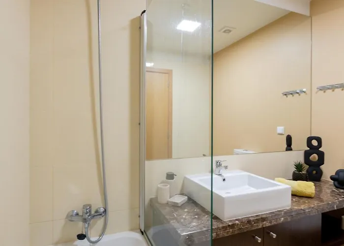 Nomad Escape Spacious With Pool & Gym Appartement Funchal (Madeira)