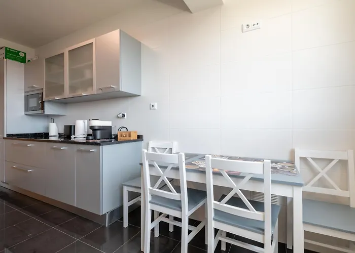 Nomad Escape Spacious With Pool & Gym Appartement