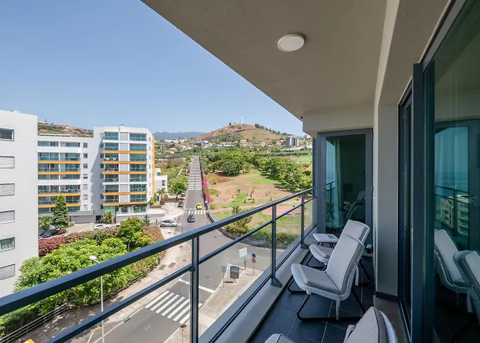 Nomad Escape Spacious With Pool & Gym Appartement Funchal (Madeira)