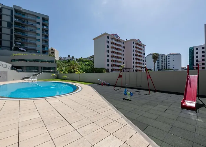 Nomad Escape Spacious With Pool & Gym * Funchal (Madeira)