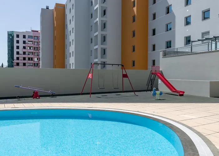 Nomad Escape Spacious With Pool & Gym Funchal (Madeira)