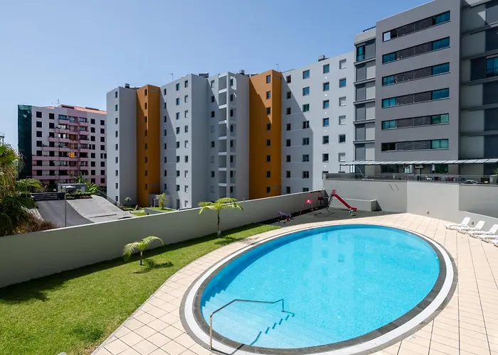 Nomad Escape Spacious With Pool & Gym Appartement Funchal (Madeira)