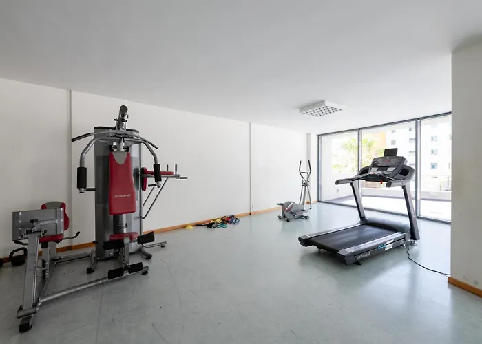 Nomad Escape Spacious With Pool & Gym * Funchal (Madeira)