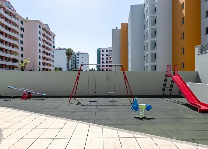 Nomad Escape Spacious With Pool & Gym * Funchal (Madeira)